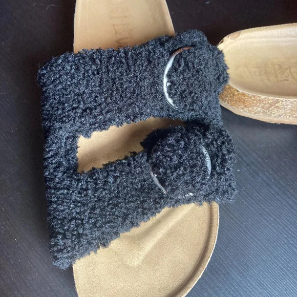 sandals - Picture 7 of 7